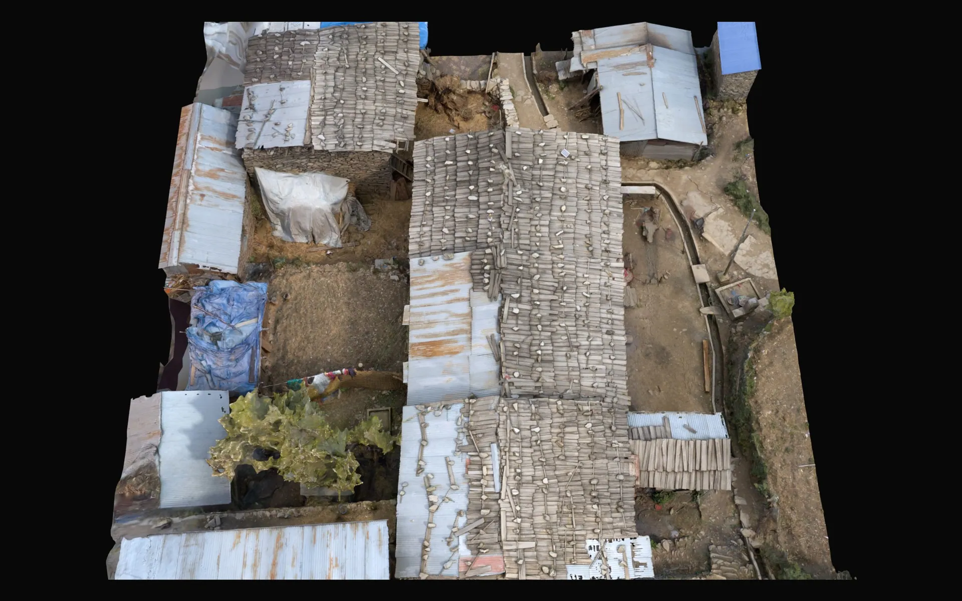 Near top-down render of the Gatlang model: a long shingle roof running through the middle of the cluster, with yards and a channel to the right.